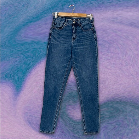 ♥︎ American Eagle Mom Jeans ♥︎ - Picture 2 of 5